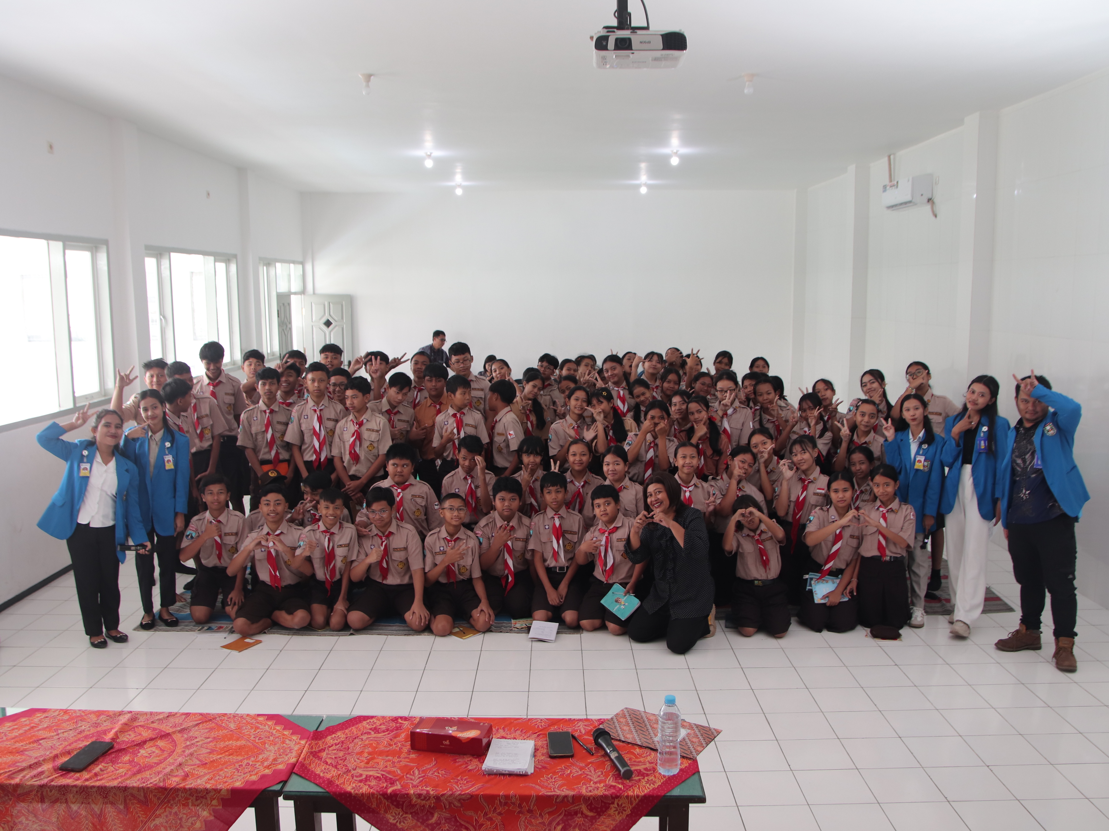 😃Seminar “Hidup Gembira Tanpa Bullying” di SMP Kristen Petra: Edukatif, Seru, dan Buka Wawasan!